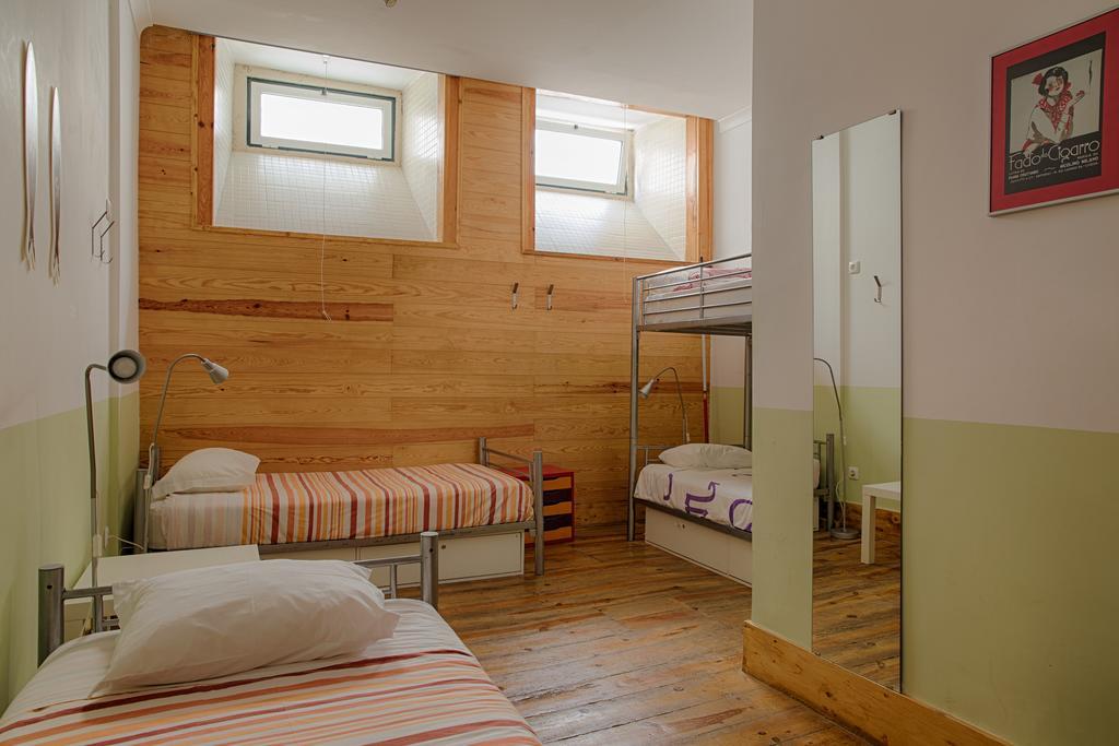 Cama individual en habitación compartida mixta (4 camas)